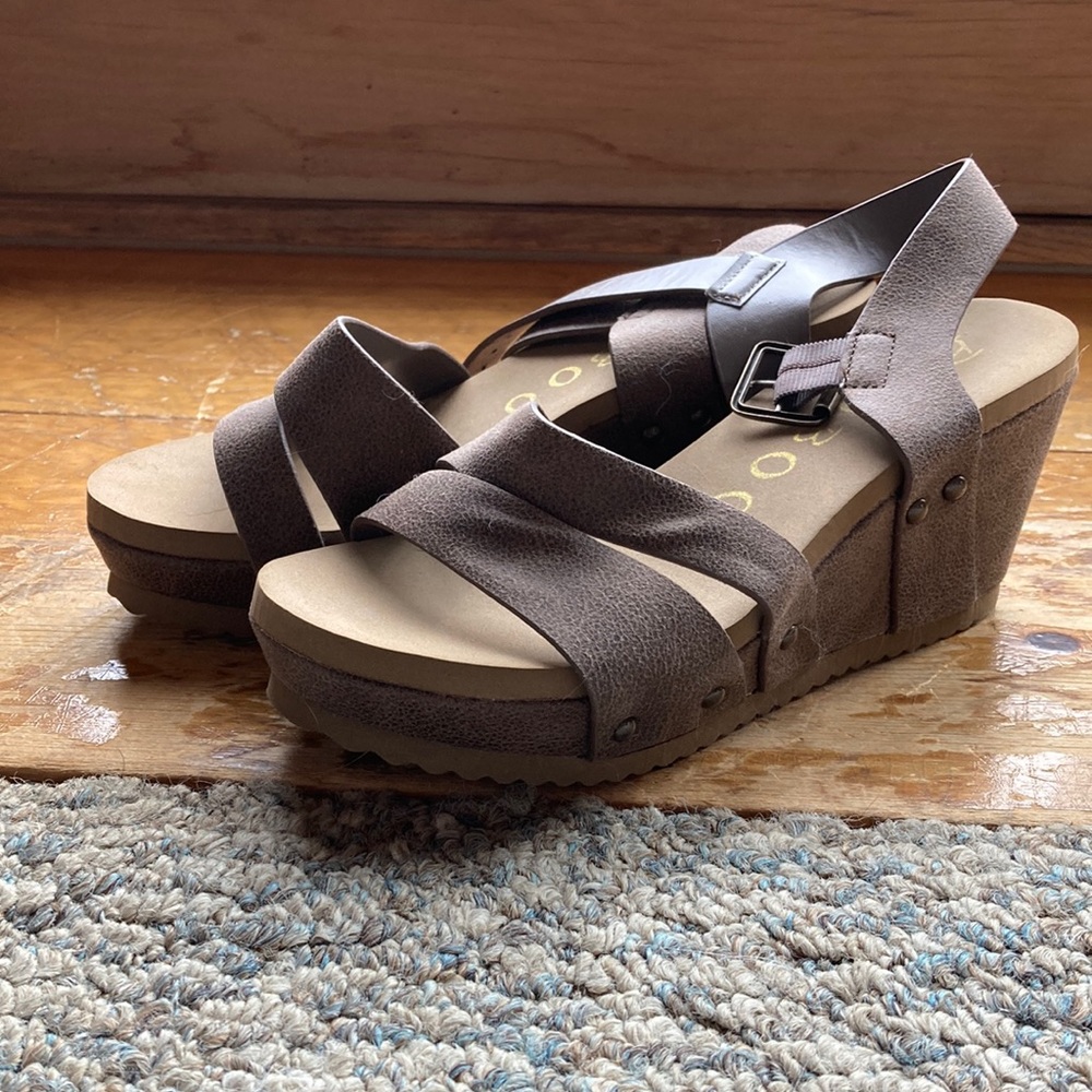 Bamboo, I dk this brand I bought them off Jane.com size 6